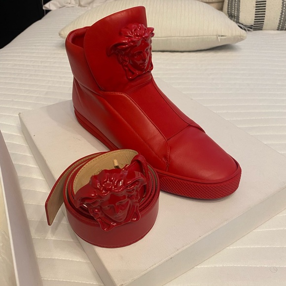 VERSACE SNEAKERS ORIGINAL size or 41 1/2